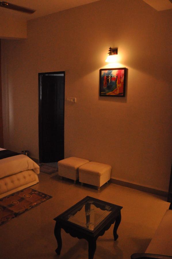 Hotel Dewa Goa Dabolim Esterno foto