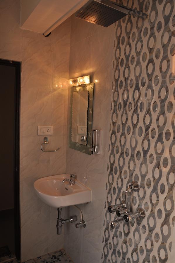 Hotel Dewa Goa Dabolim Esterno foto