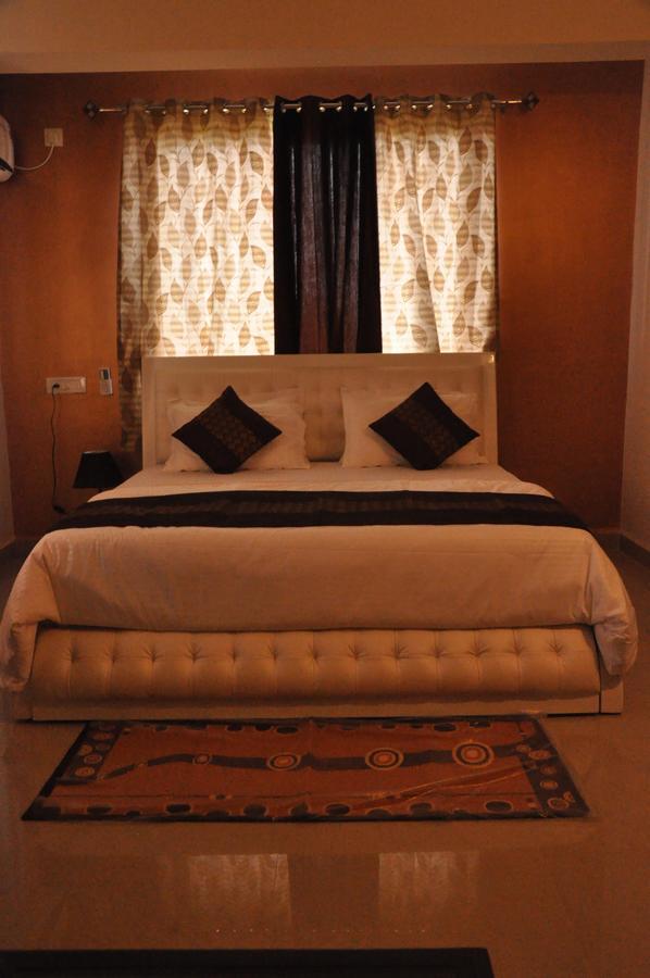 Hotel Dewa Goa Dabolim Esterno foto
