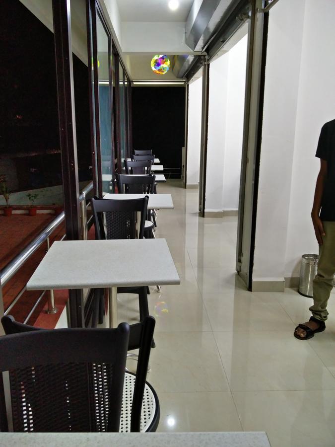 Hotel Dewa Goa Dabolim Esterno foto